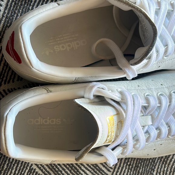 Adidas White and Red Sneakers with Minimalist Design sizes 8 good conditions - Picture 5 of 10